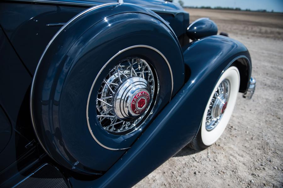 Детали экстерьера Packard Twelve Sport Phaeton 1936 года  (фото 22 из 35)